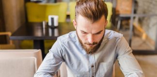 De ce unele swipe-uri duc la intalniri intense si altele la ghosting